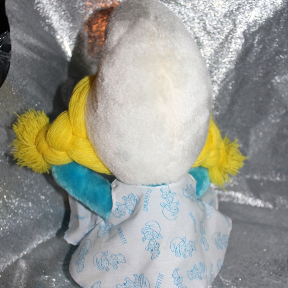 1981 collectible Smurfette plush toy - Picture 16 of 16